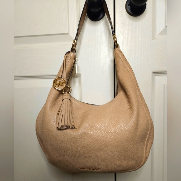 HP!! MICHAEL KORS CREAM TASSEL LARGE LYDIA HOBO BAG  - Picture 2 of 16